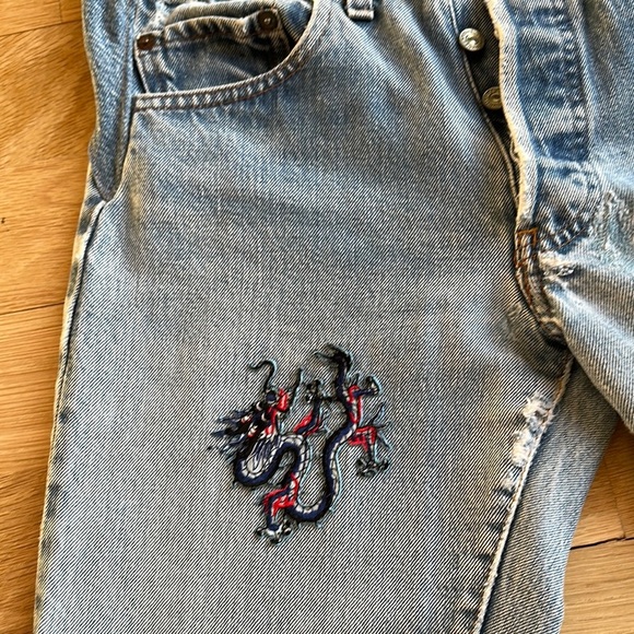 Vintage Blue Relaxed Jeans with Embroidered Detail - Picture 9 of 11